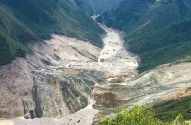 泸定震后大渡河支流断流形成堰塞湖，这蕴藏着哪些风险？