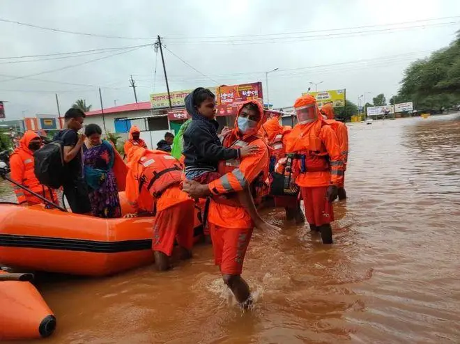 山西暴雨成灾，多地又迎霜冻寒潮，这场寒潮给救援工作带来了哪些困难？