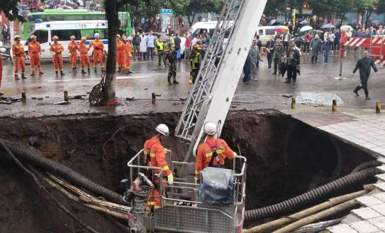 杭州路面塌陷，导致一死一失联，遇难者生前是什么关系？