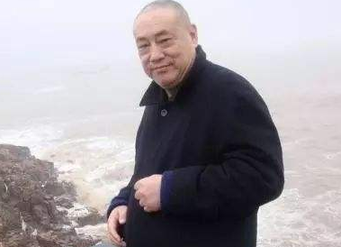 何新为什么能那么厉害的做出那么多预言?