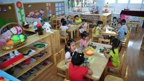 幼师领孩子进厕所暴打体罚，究竟发生了什么？