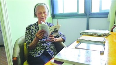 一位75岁奶奶坚持5年终于大学毕业，是什么让奶奶如此坚持不懈？