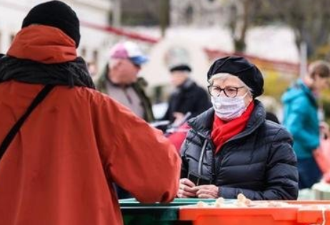 欧洲至少十二国已下达封锁令，第二波新冠会不会影响中国？