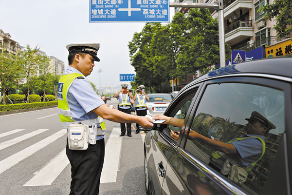 官方通报一交警称罚一次管三个月，此事究竟是怎么一回事？