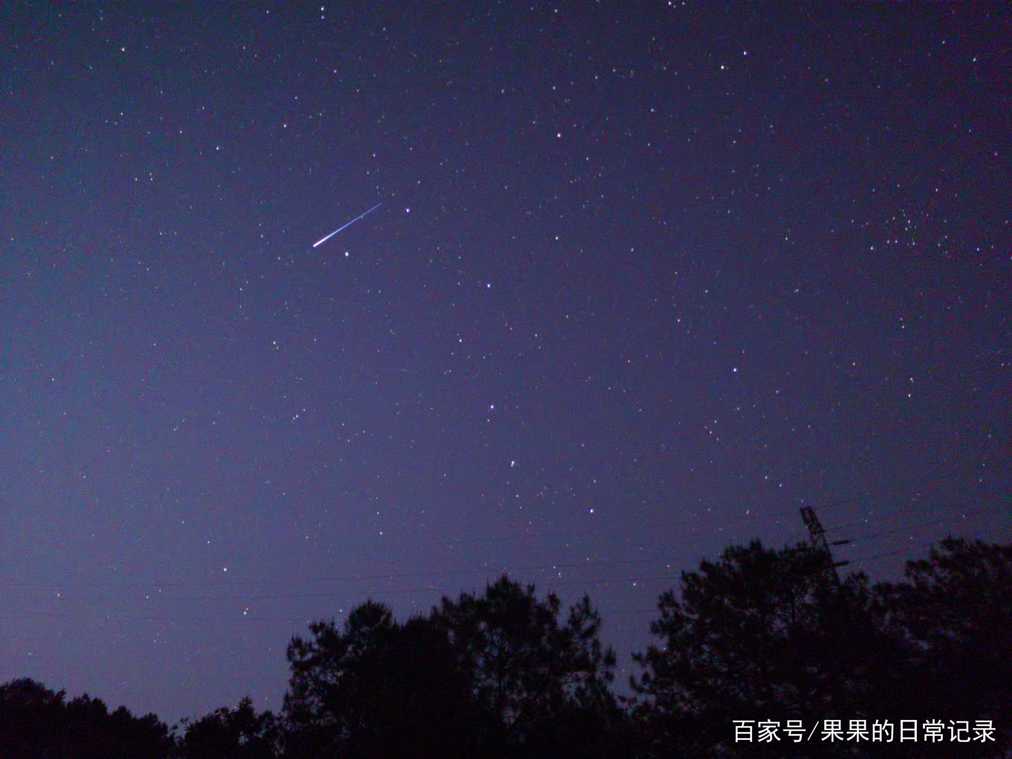 为什么夜空中的星星总是一闪一闪的？