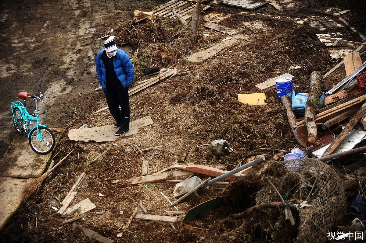 日本大地震后老人寻妻十年，背后究竟有何感人的故事？