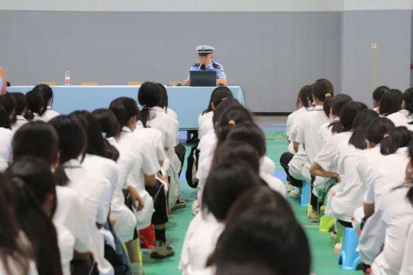 临清12岁女孩被10人殴打，警方通报：1人被刑拘，会得到怎样的惩罚？