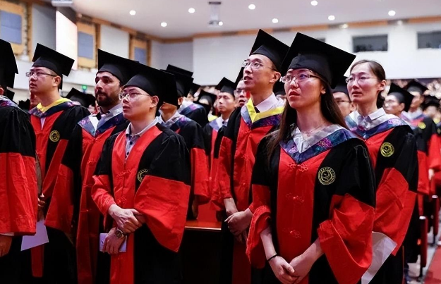 香港大学发公告，授予杨振宁林青霞名誉博士学位，这对他们意味着什么？