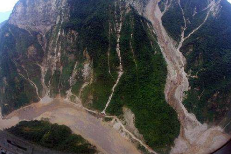 张雨绮遇泥石流，遇到泥石流应该如何逃生？