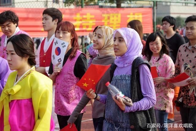 微博被“封”，父母被“人肉”，辱国的许可馨结局会怎样？