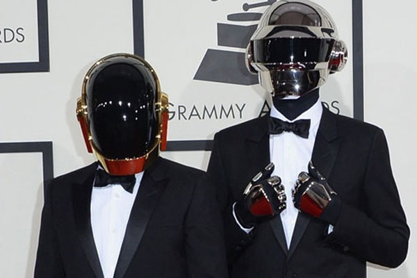 Daft Punk解散了，歌红人火为何无人见过真面目？