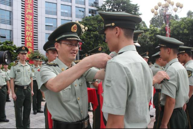 “铁打的营盘流水的兵”是什么意思呀？