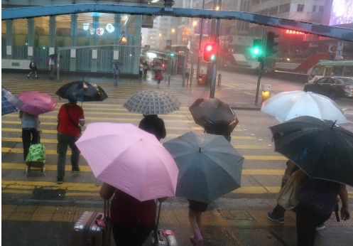 香港红色暴雨警告将持续多长时间？